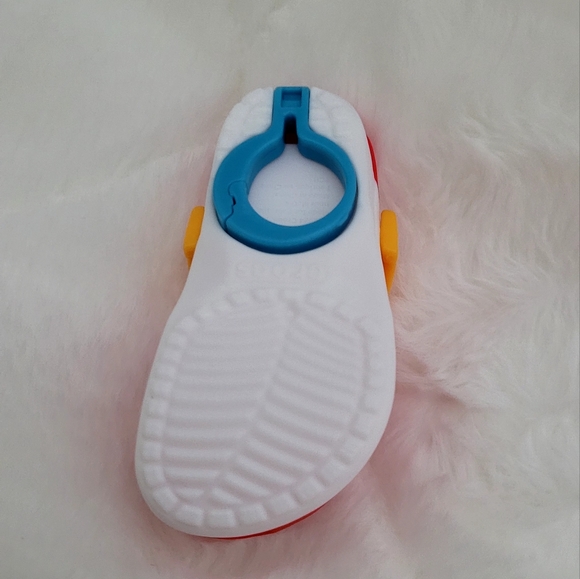 McDonald's 2024 Mini Crocs Keychain Kid's Toy - Picture 3 of 4